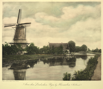 206161 Gezicht op de Leidsche Rijn in de omgeving van Harmelen met een stellingmolen en een boerderij.01-01-1890-31-12-1920